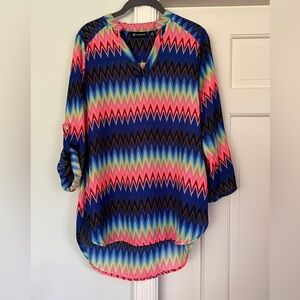 Vibrant Zigzag Patterned Women's Top Roll Tab Sleeve Size Small High Low Coverup